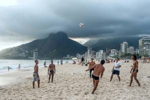 Las playas de Río se convierten a cada día en grandes gimnasios al aire libre