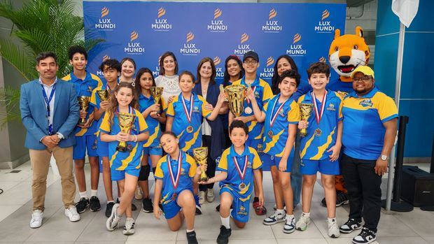 Lux Mundi celebra junto a 16 colegios su III Copa de tenis de mesa y ajedrez.