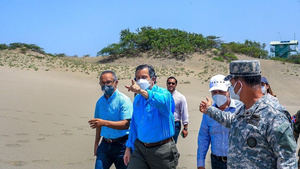 Medio Ambiente decomisa arena extraída de Las Dunas de Baní