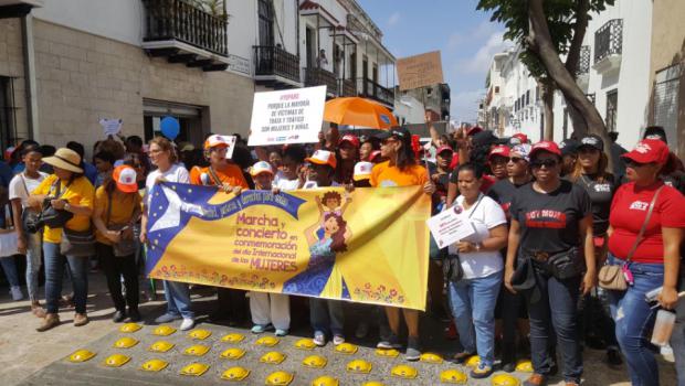 Marcha de las mujeres en Santo Domingo 