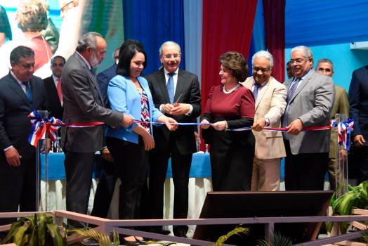 Medina entregó remodelada maternidad Nuestra Señora de la Altagracia en DN