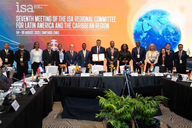 Max Puing, junto a países participantes de la ISA.