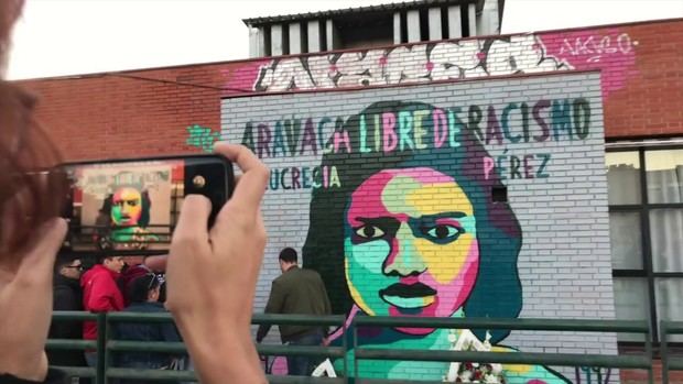 Mural elaborado por iniciativa de jóvenes del barrio y con el apoyo del Ayuntamiento de Madrid, en la plaza en la que Lucrecia se solía reunir con sus compatriotas.