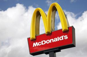 McDonald’s cambia juguetes por libros