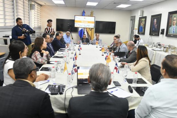 JCE presenta a Sociedad de Diarios proyecto de nueva Cédula de Identidad y Electoral