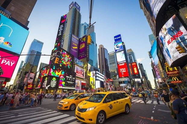 Nueva York busca revivir la cultura con grandes actuaciones al aire libre.