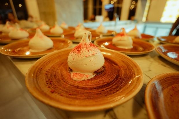 Merengue de Verano, maracuya y pisco.