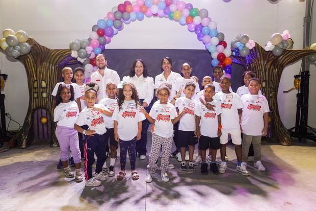 200 niños disfrutan de campamento educativo en Santo Domingo.