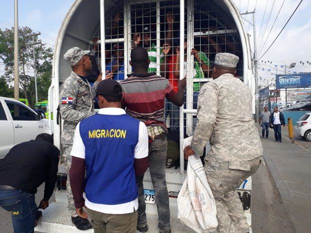 Un total de 23,545 extranjeros indocumentados, en su mayoría haitianos, fueron repatriados desde la República Dominicana en enero pasado, tras ser detenidos en operativos en varios puntos del país, informó este jueves la Dirección General de Migración (DGM).