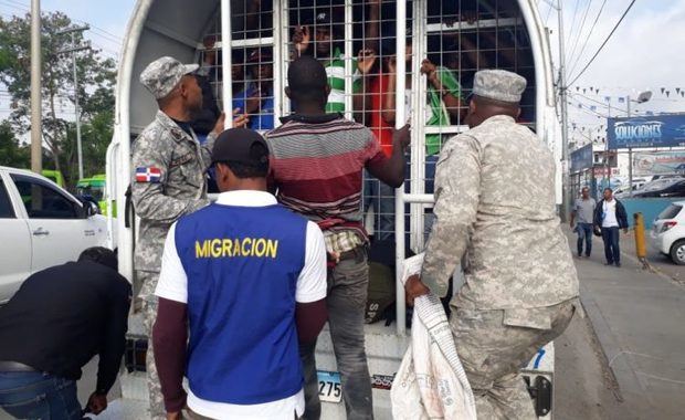 R.Dominicana deporta en diciembre a más de 13.000 indocumentados haitianos.