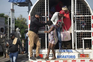 Ponen a disposición de justicia a dominicano que transportaba 6 haitianos indocumentados