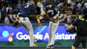 Cerveceros blanquean a Dodgers en el tercer juego de la NLCS