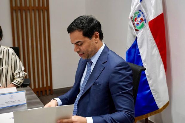 Ministro de Cultura, Roberto Ángel Salcedo, durantre la sesión del Consejo Nacional de Cultura.