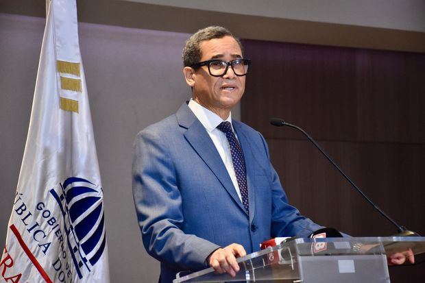 Ministro de Trabajo Eddy Olivares Ortega.