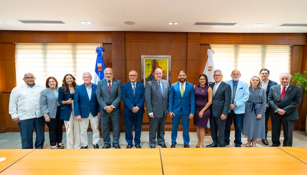Ministro Díaz se reunió con representantes de ANEIH.