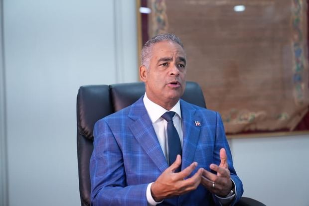 Ministro Joel Santos.