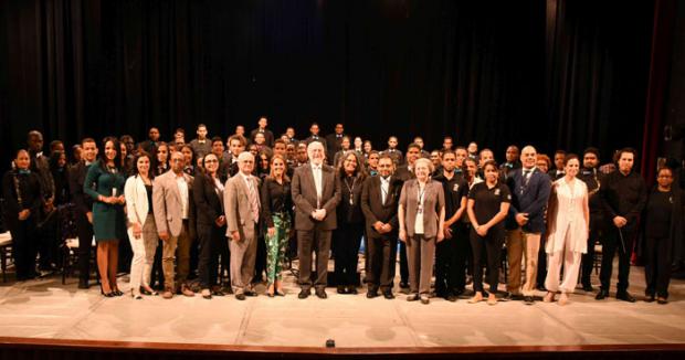 Ministro de Cultura, Pedro Vergés, junto a la delegación 