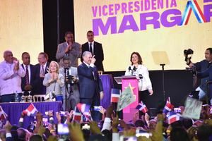 El PLD acude a la JCE para inscribir candidaturas de Gonzalo y Margarita