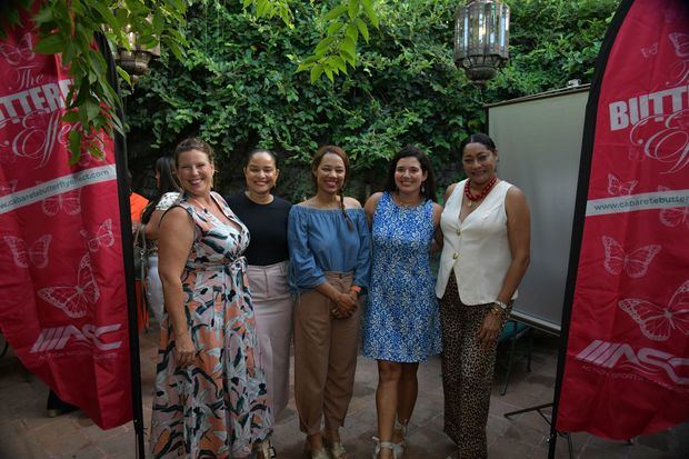 Michelle Bourdeau, Scarlet Gilbert, Luz Esther Gómez, Adriana Badía, Madelin Tavarez.