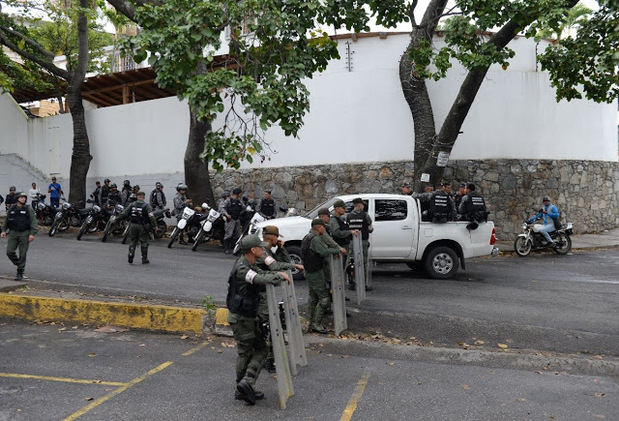 La morgue donde se encuentra el cuerpo de Pérez permanece fuertemente custodiada