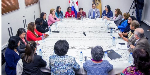 Mujeres intiman al PLD y PRM para que den cumplimiento a la cuota de género.