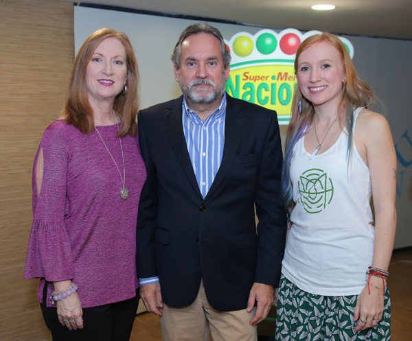 Brenda de León, Franklin León y Alicia León 