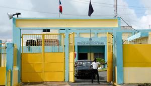 Autoridades buscan a tres presos que se fugaron de centro en Dajabón