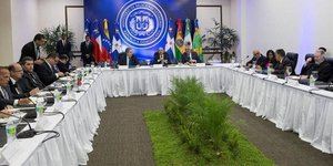 Gobierno y oposición venezolana vuelven este sábado a la mesa de diálogo
 