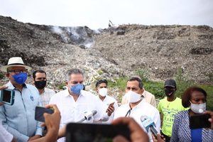 Abinader ordena intervenir el vertedero de Haina, afectado por nuevo incendio