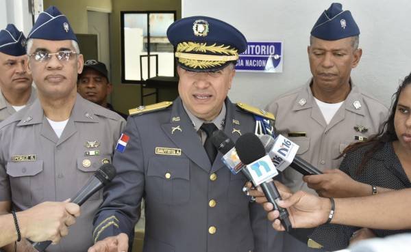 Policía Nacional dispone cambios de mando en la capital y varias provincias 