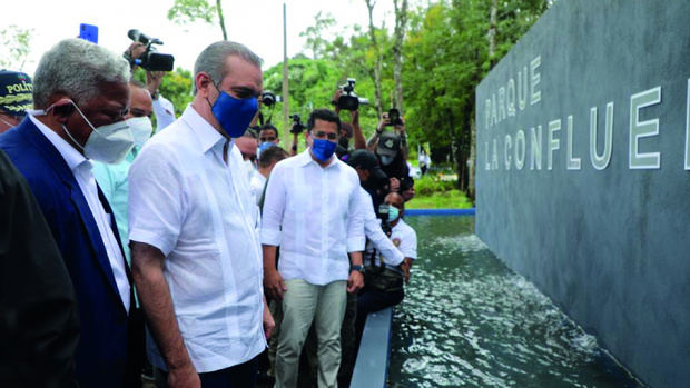 Presidente Abinader inaugura parque La Confluencia en Jarabacoa con una inversión de 38 millones de pesos.