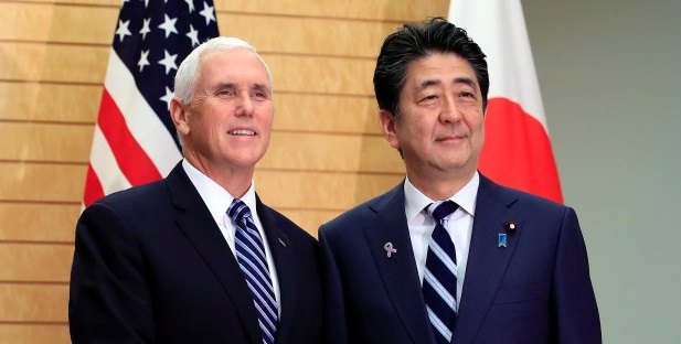 Mike Pence y Shinzo Abe