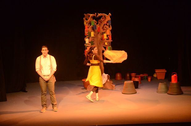 Escena de la obra teatral “El árbol de mi vida”.