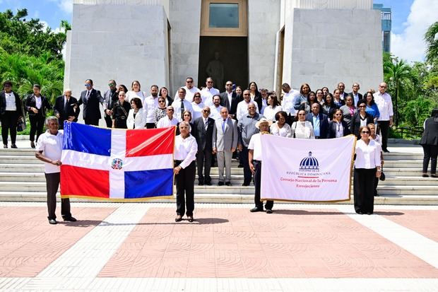 CONAPE conmemora el Día Internacional de las Personas de Edad y el Día Nacional del Envejeciente con una eucaristía de acción de gracias y ofrenda floral.