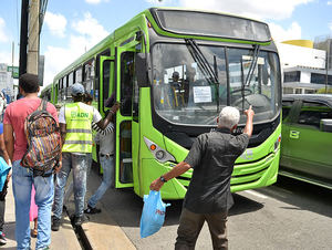 La OMSA higieniza sus autobuses y distribuye información sobre coronavirus