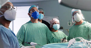 Dr. Pablo Mateo realiza procedimiento mediante Laparoscopía por Cáncer de Riñón con tecnología protectora Covid-19