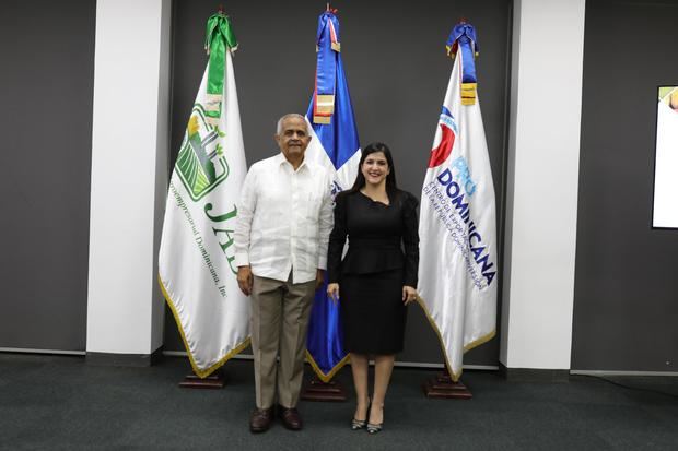 Osmar Benítes de la JAD, Biviana Riveiro de ProDominicana.