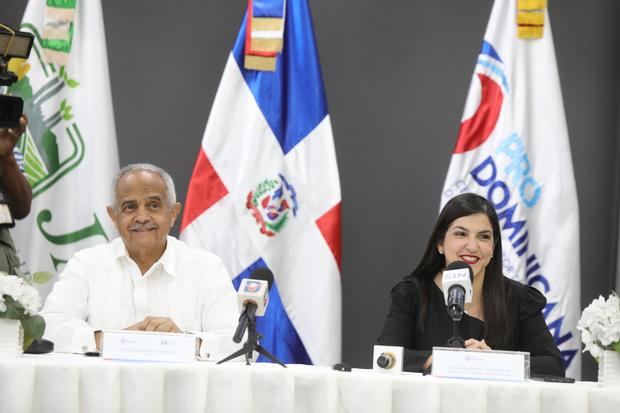 Osmar Benitez y Biviana Riveiro.