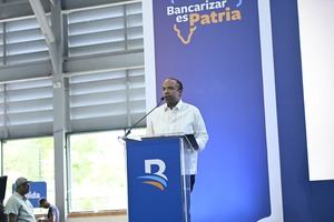 Banreservas lleva jornada de bancarización a comunitarios del Nuevo Domingo Savio