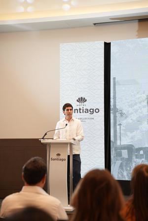 Inspirado en las emblemáticas casonas santiagueras, sus 177 habitaciones espaciosas 