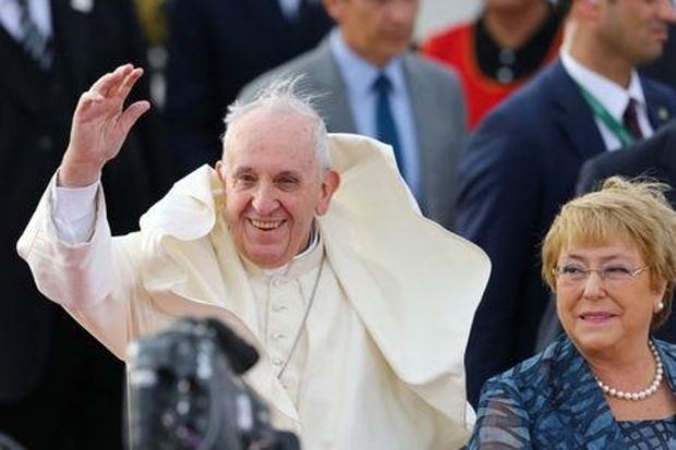 El Papa fue recibido por la presidenta Bachelet 