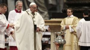Papa Francisco preside misa del Jueves Santo en el Vaticano