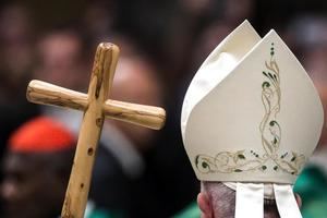 El papa pide "diálogo y autocontrol" ante la "terrible" tensión del mundo