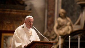 El papa critica a países que fabrican armas y después no acogen a refugiados
 