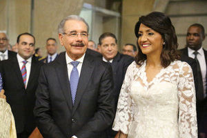 Danilo Medina y Cándida Montilla en la basílica de Higüey 