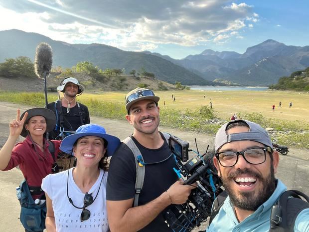 Parte del equipo de rodaje del documental.