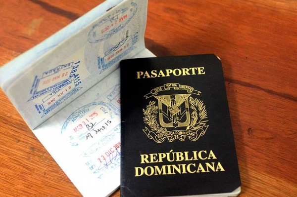 Nuevo pasaporte incluye imágenes de rosa de Bayahibe y el árbol de ébano
 