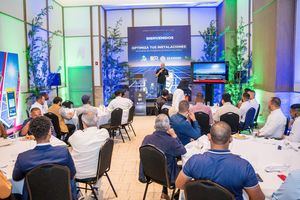 Punto Market y Seaward formalizan alianza para impulsar el avance tecnológico del sector fotovoltaico en República Dominicana.