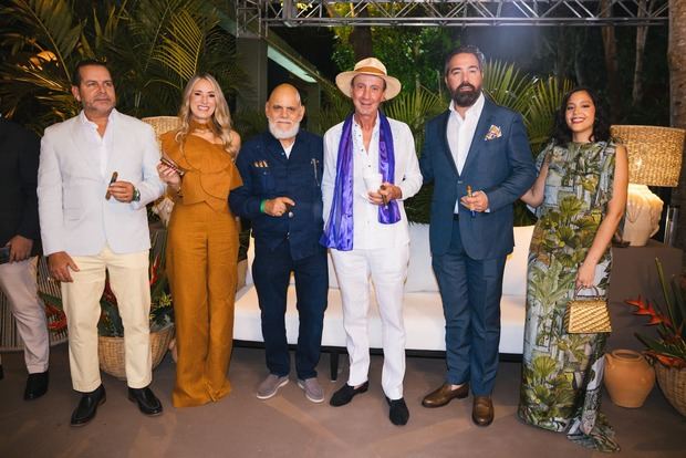 Yuri Guillén, Raquel Quesada, Ernesto Pérez Carrillo, Litto Gómez, Ciro Cascella y Nirka Reyes.