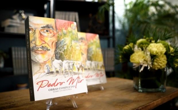 Portadas de los cuatro tomos de las obras completas de Pedro Mir, Poeta Nacional.